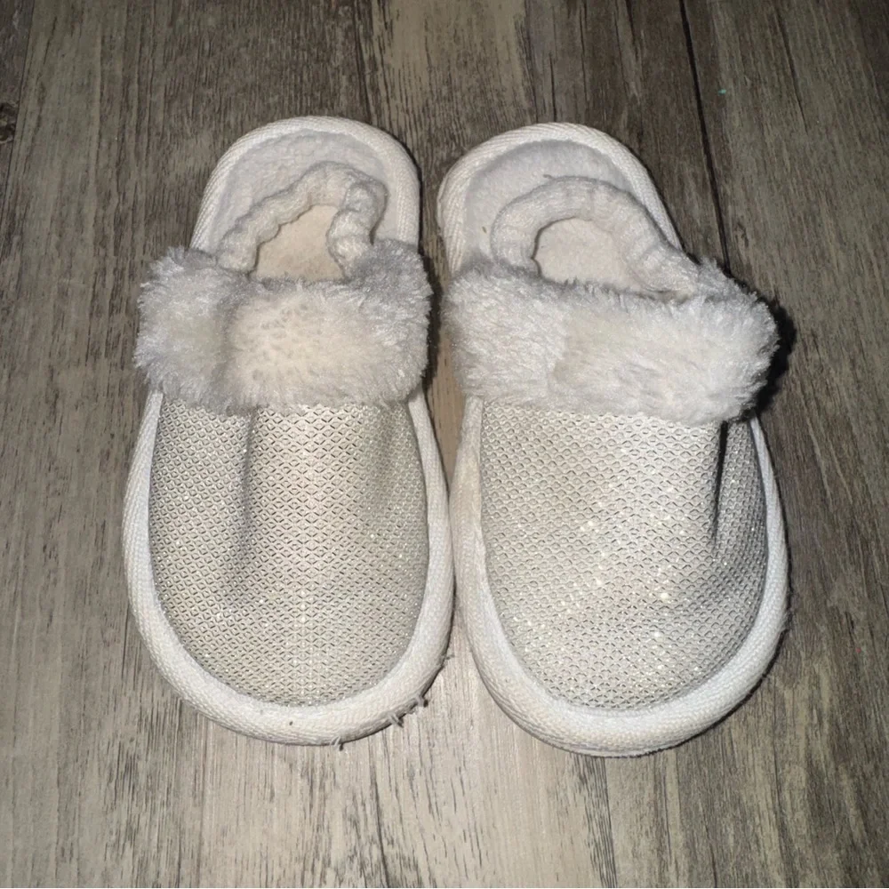 ☀️6/$20☀️ Kids' Cozy Ivory Shimmer Slippers